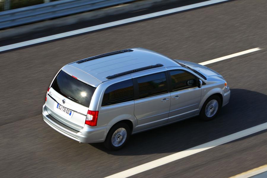  Lancia Voyager 2011 года  (фото 25 из 66)